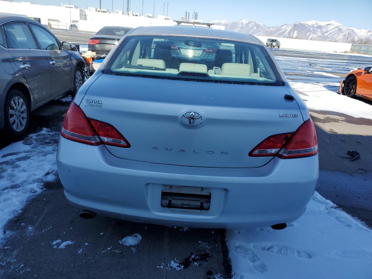 2005 Toyota Avalon - Image 6