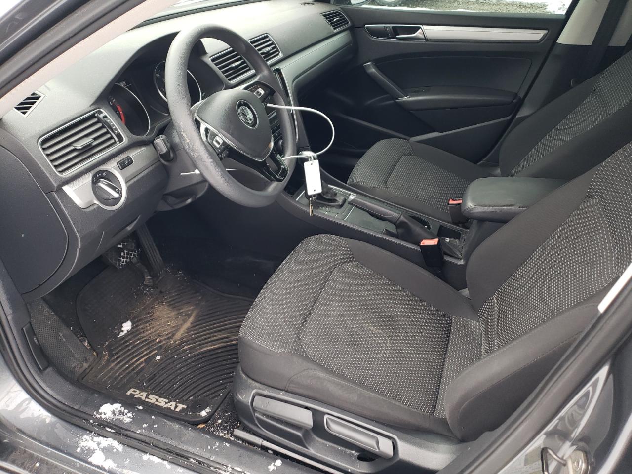 2017 Volkswagen Passat - Image 7