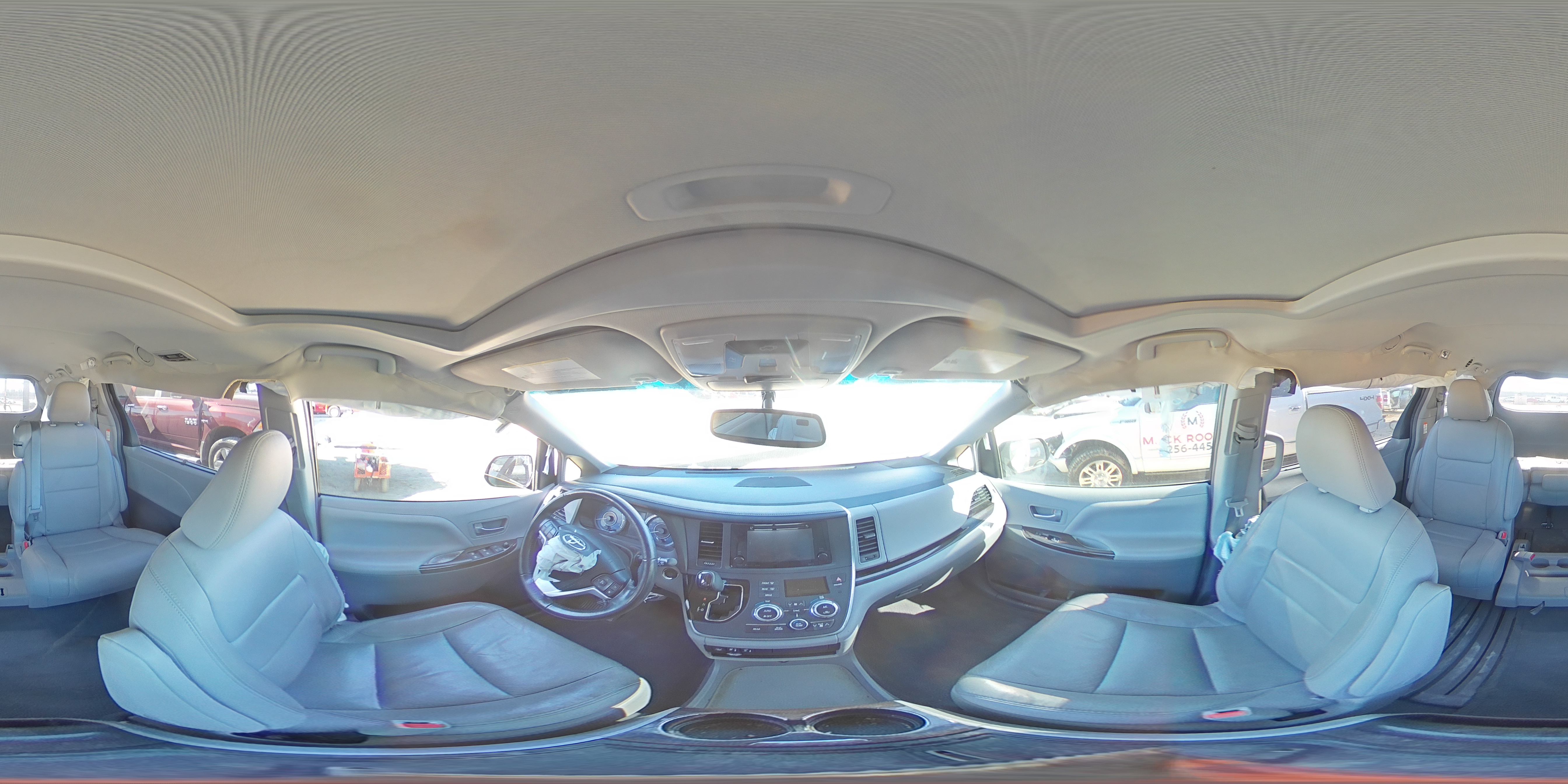 2016 Toyota Sienna - Image 13