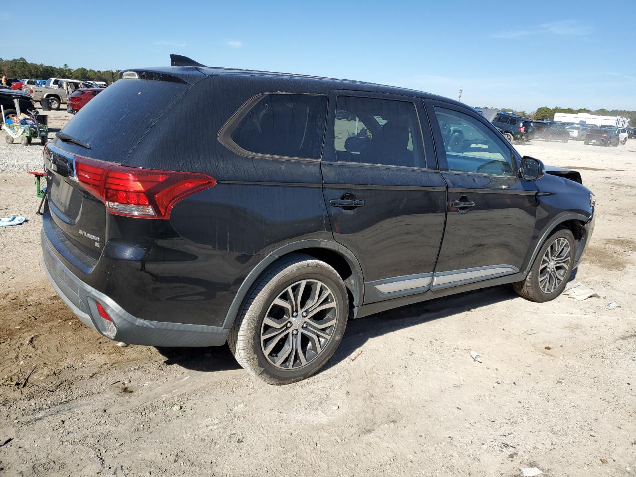2018 Mitsubishi Outlander - Image 3