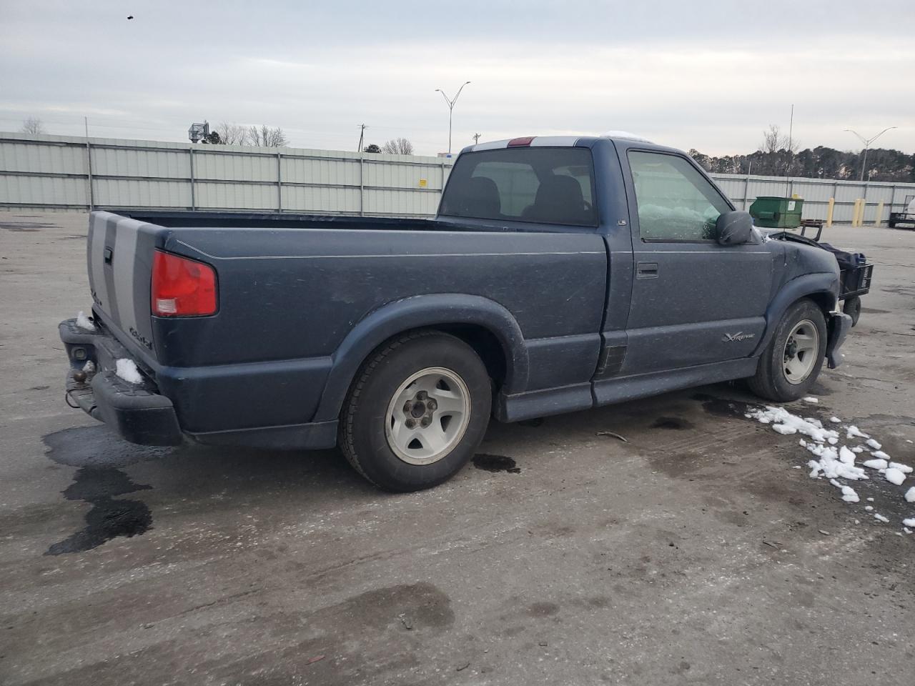 2003 Chevrolet S-10 Pickup - Image 3