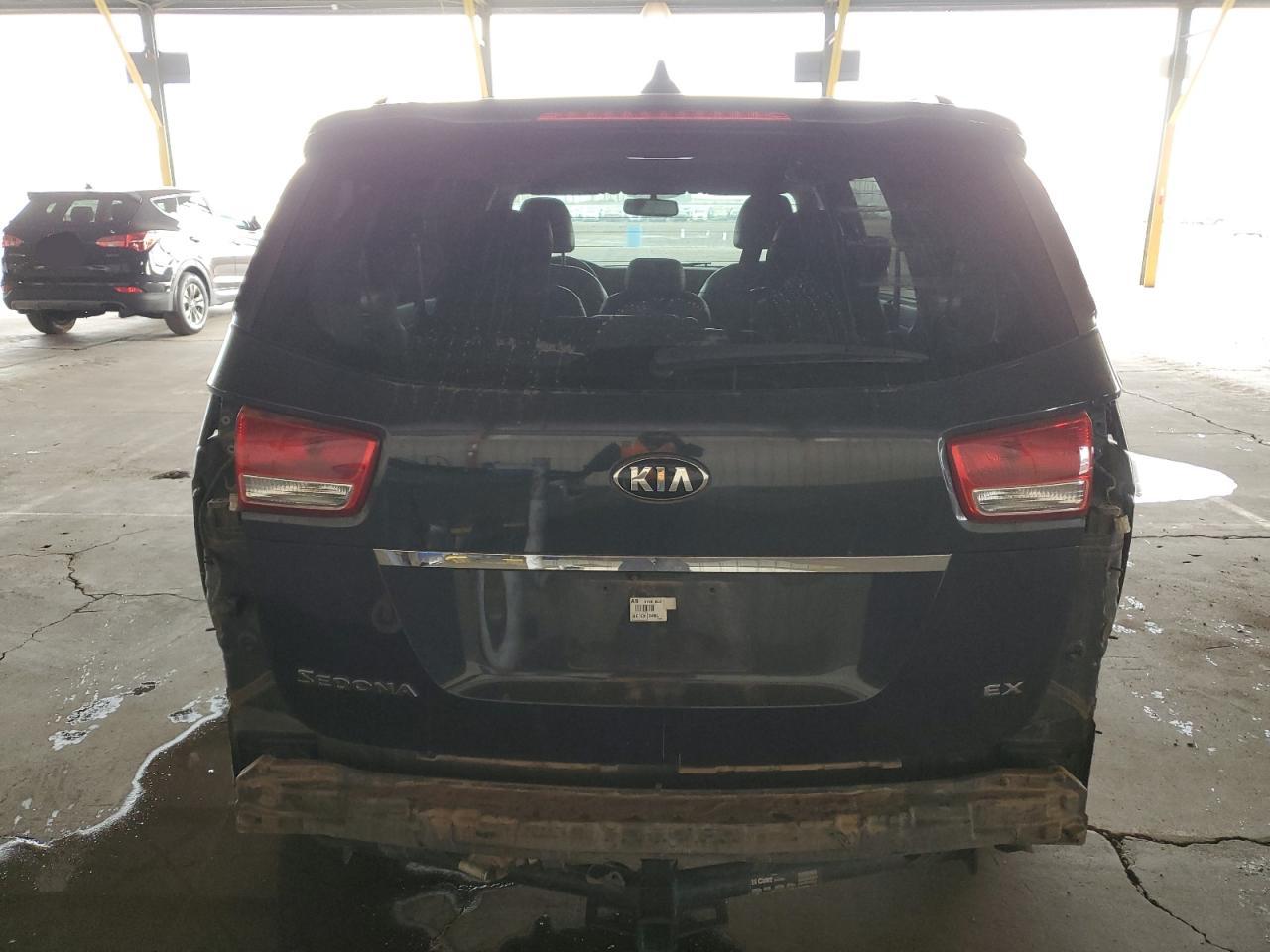 2016 Kia Sedona - Image 6