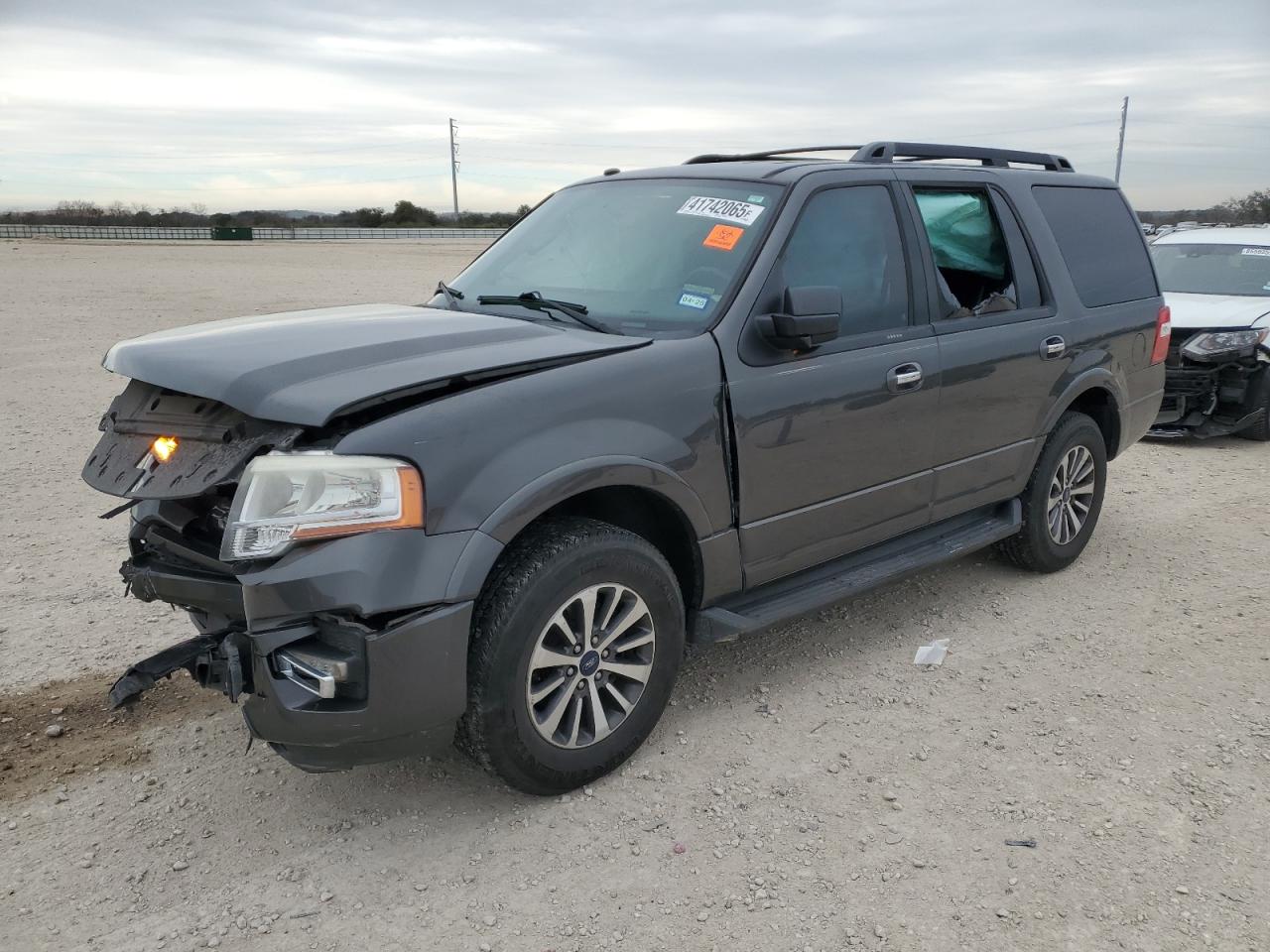 2017 Ford Expedition - Image 1
