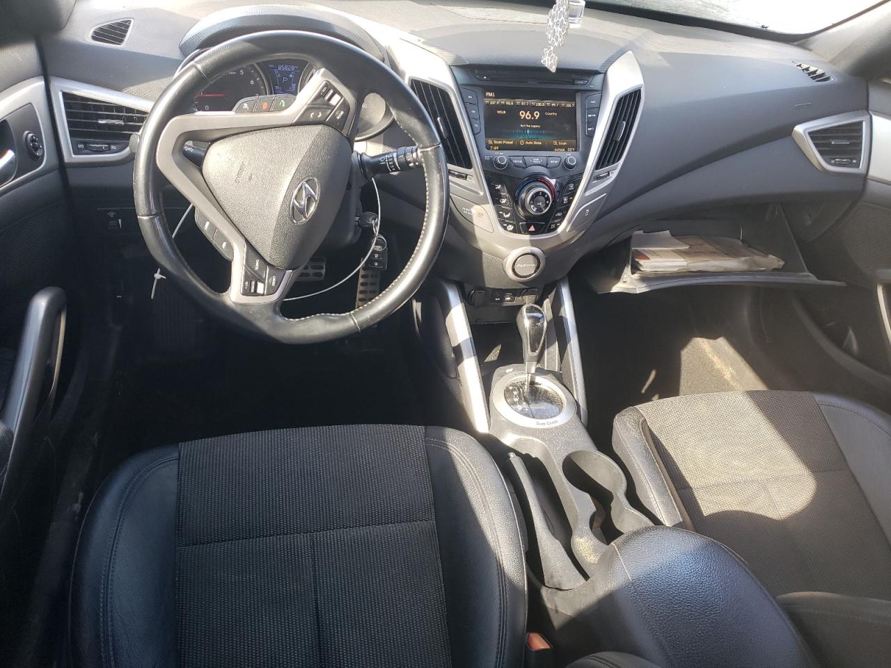 2016 Hyundai Veloster - Image 8