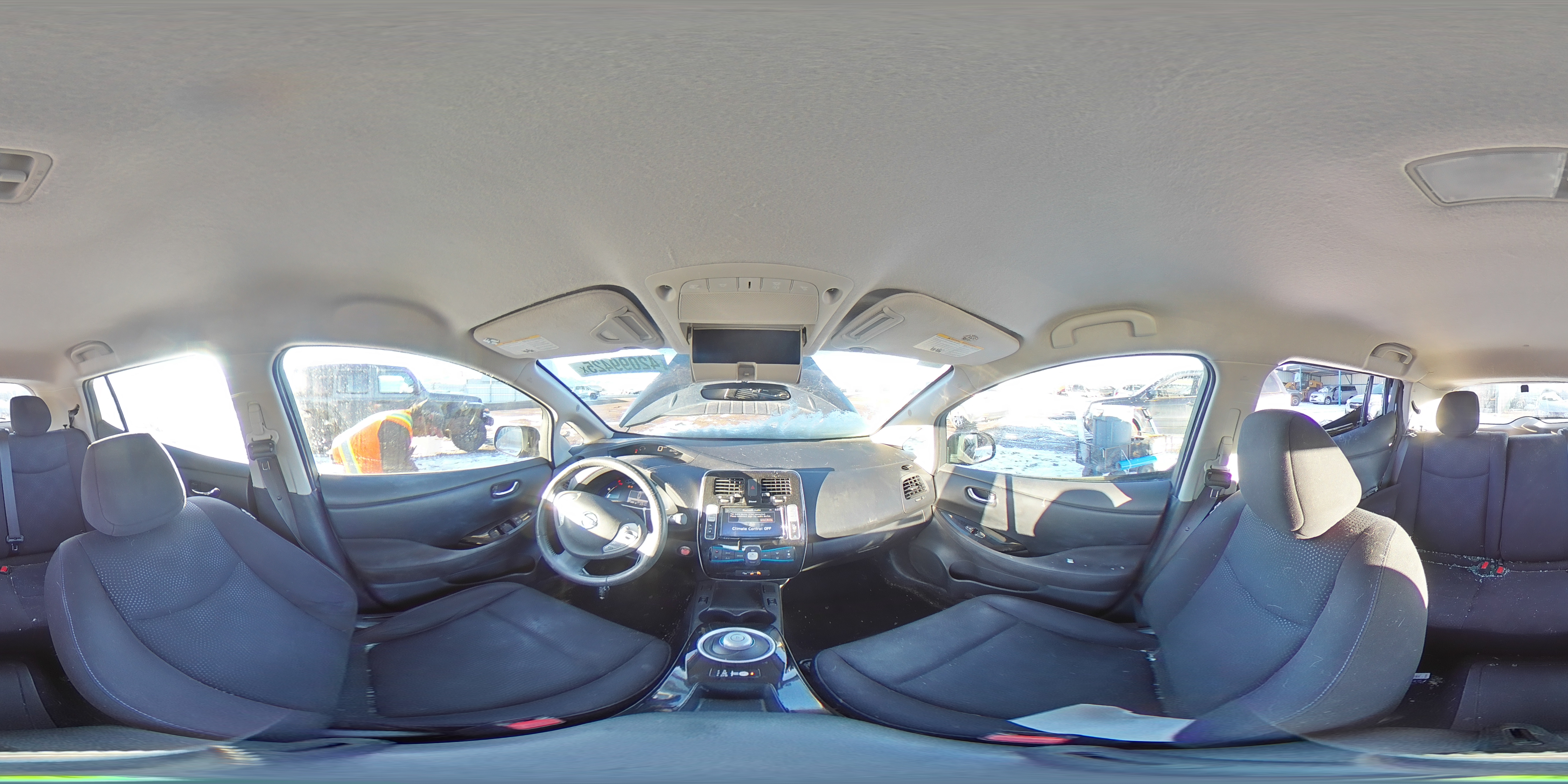 2017 Nissan Leaf - Image 13