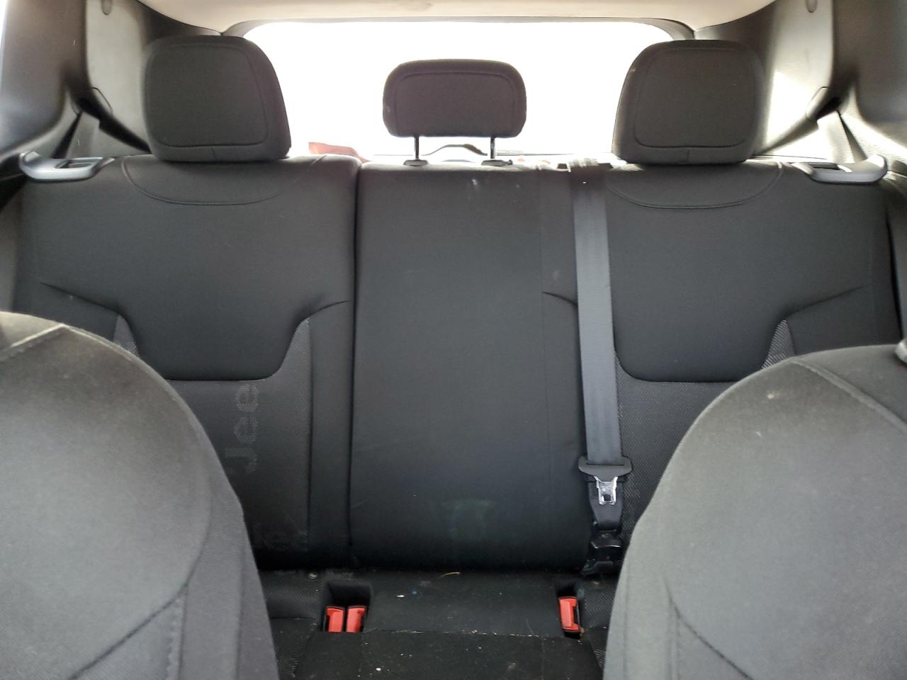 2017 Jeep Renegade - Image 10