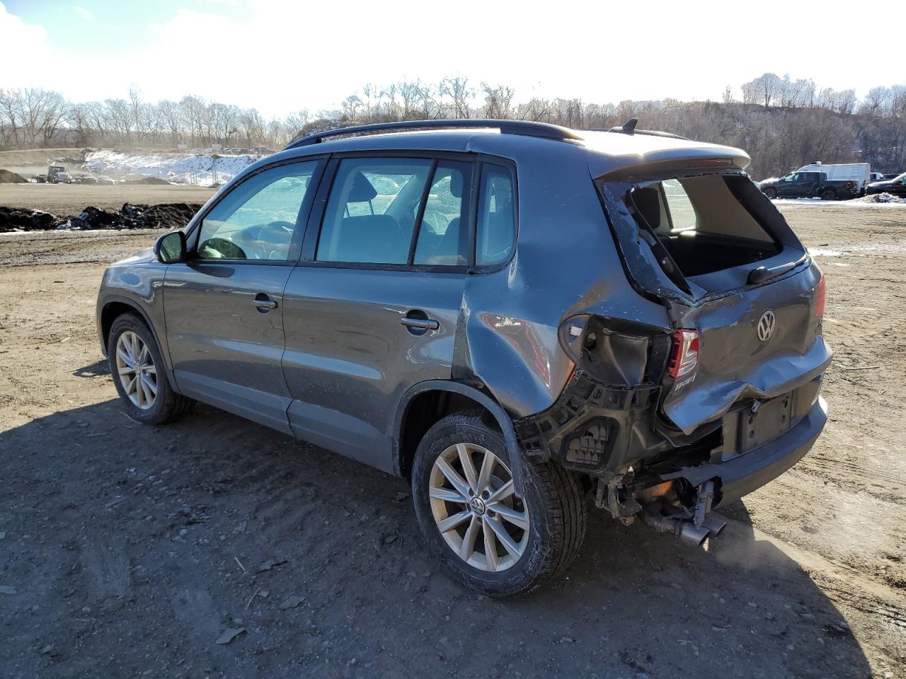 2018 Volkswagen Tiguan - Image 2