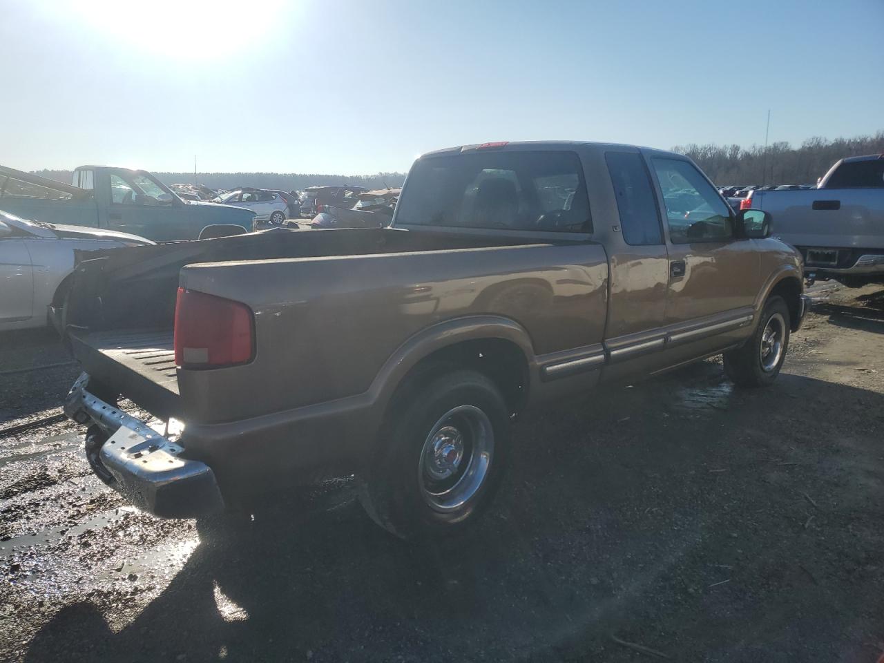 2003 Chevrolet S-10 Pickup - Image 3