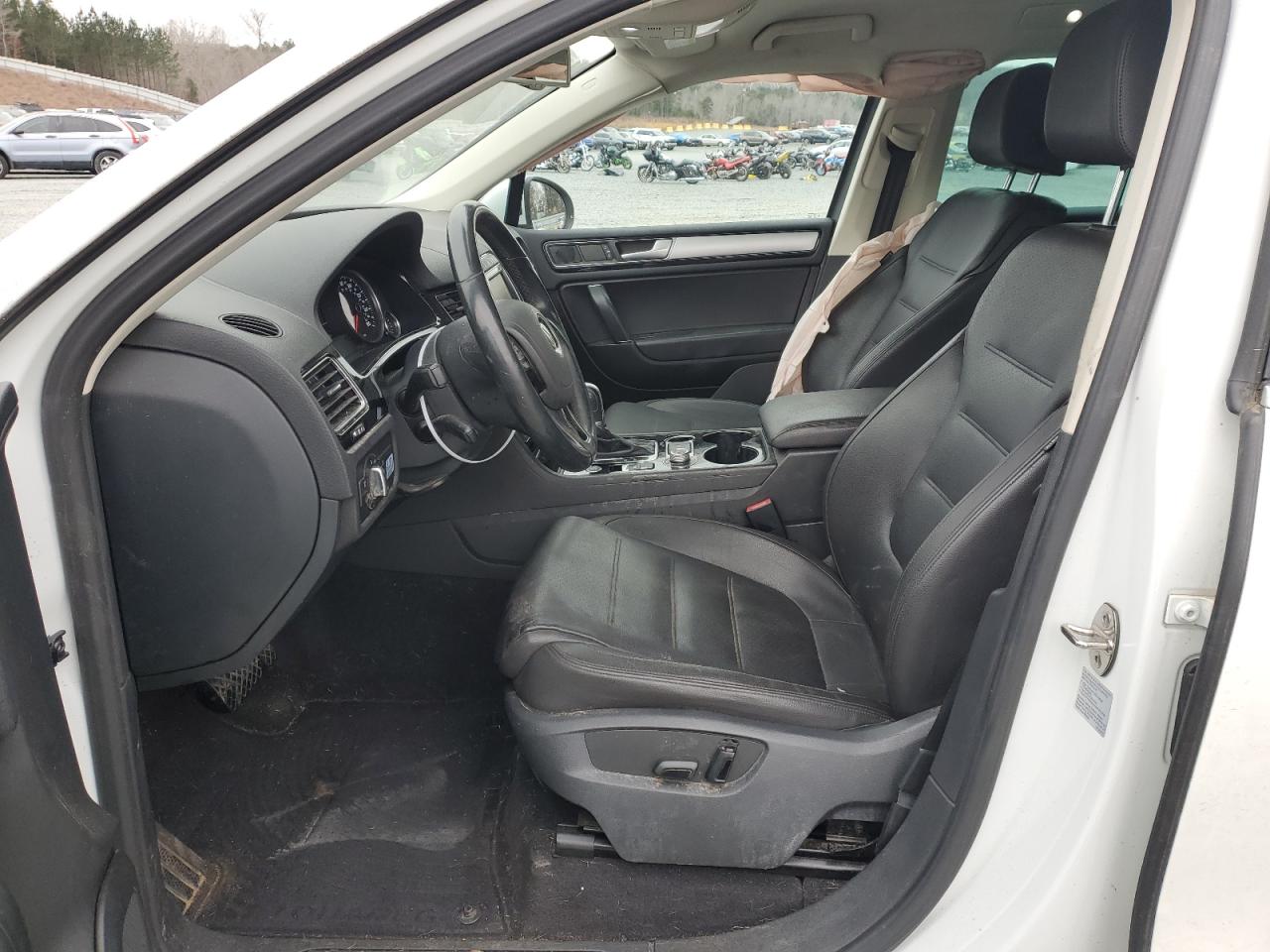 2015 Volkswagen Touareg - Image 7