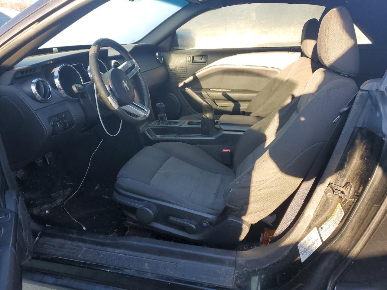 2005 Ford Mustang - Image 7