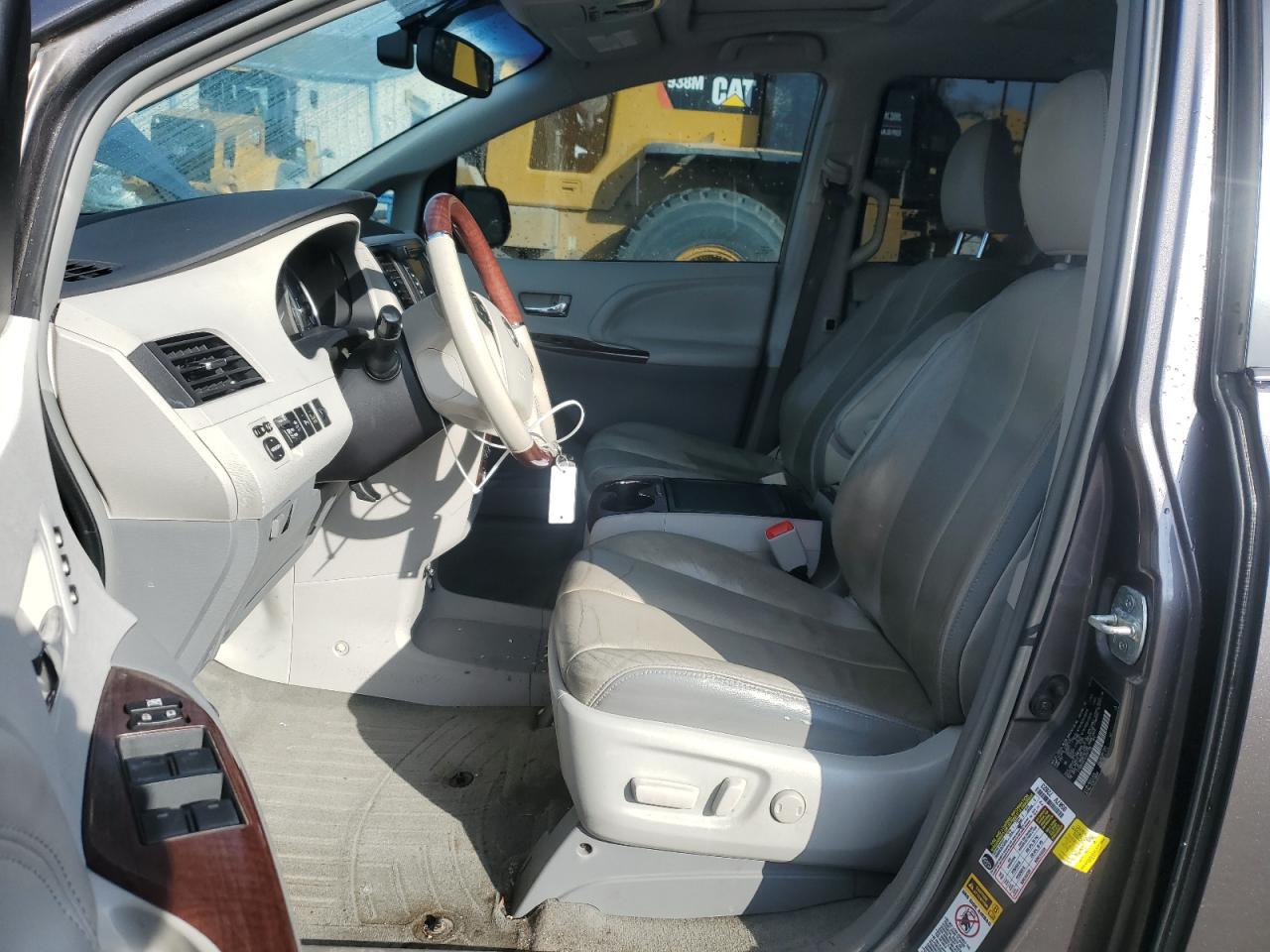 2014 Toyota Sienna - Image 7