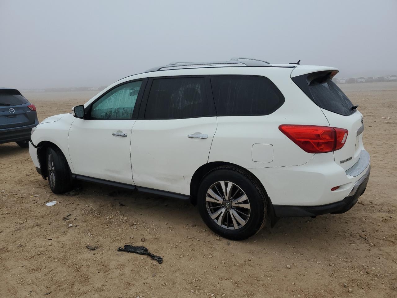 2017 Nissan Pathfinder - Image 2