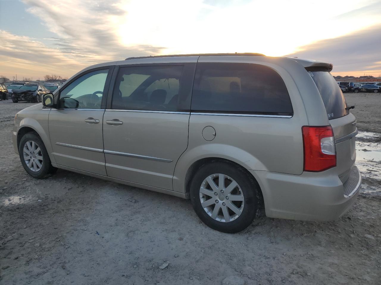 2014 Chrysler Town & Country - Image 2
