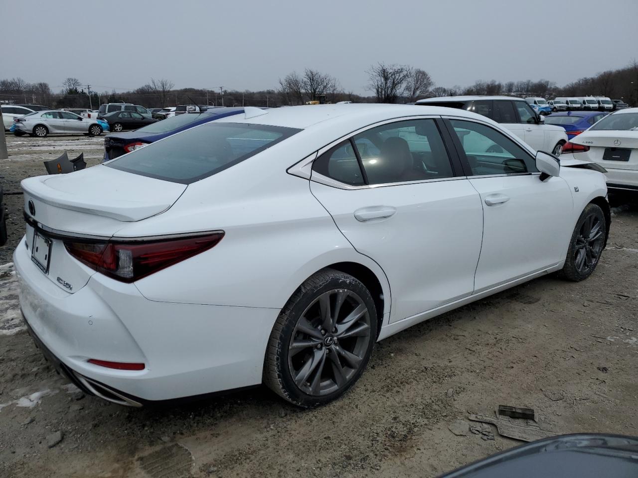 2019 Lexus ES - Image 3