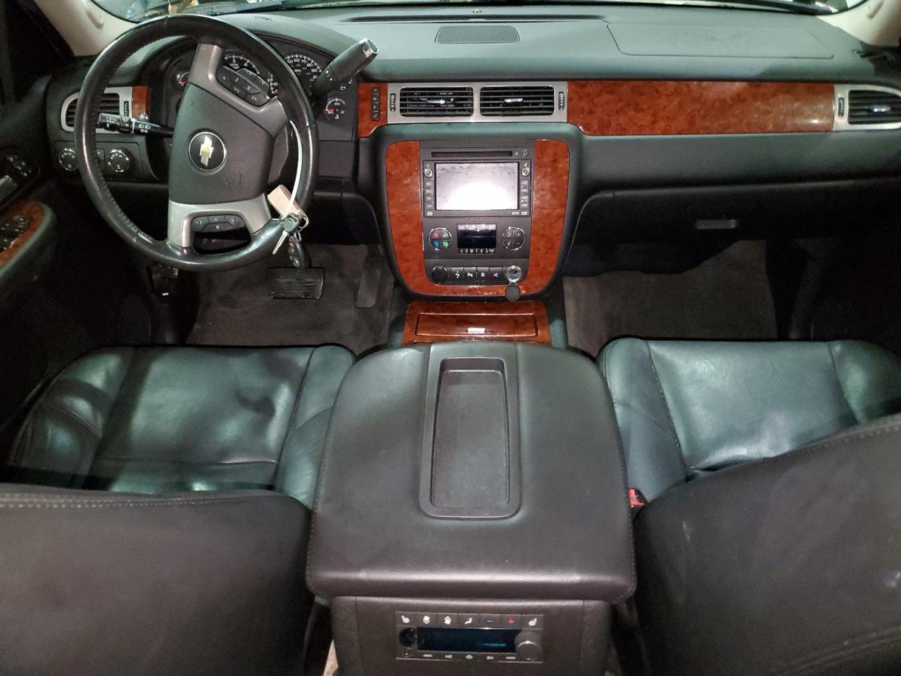 2009 Chevrolet Suburban - Image 8