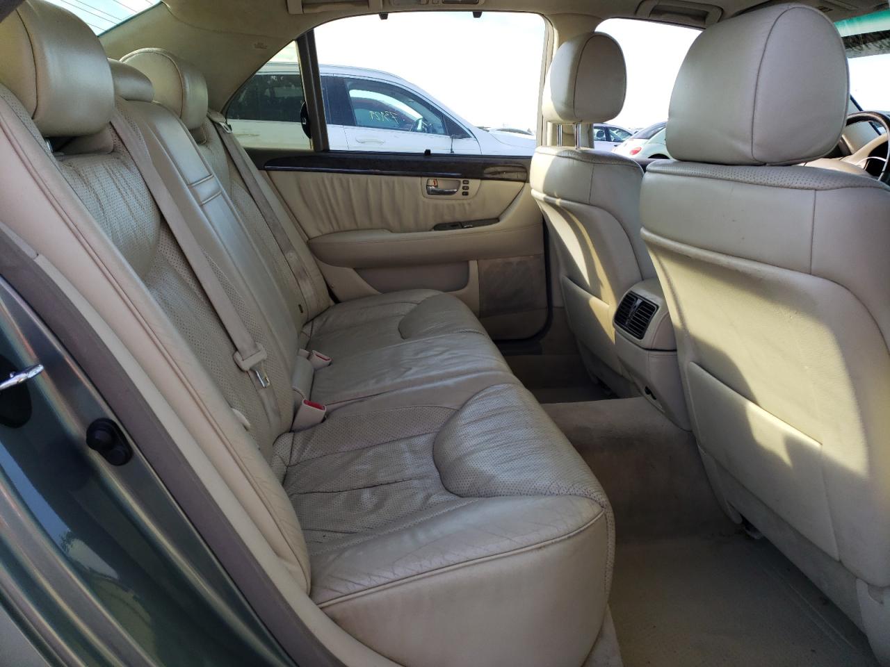 2001 Lexus LS - Image 10