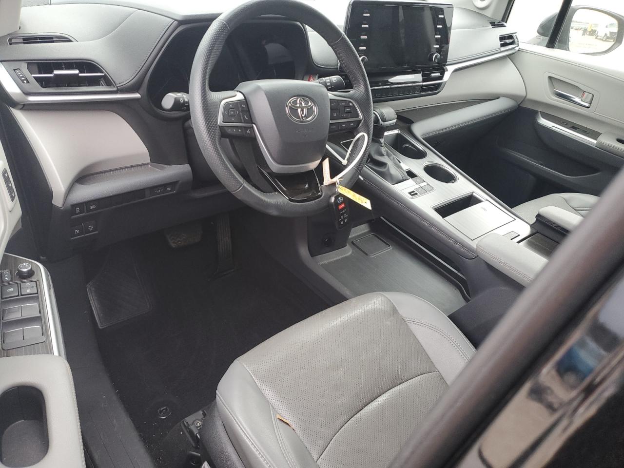 2022 Toyota Sienna - Image 8