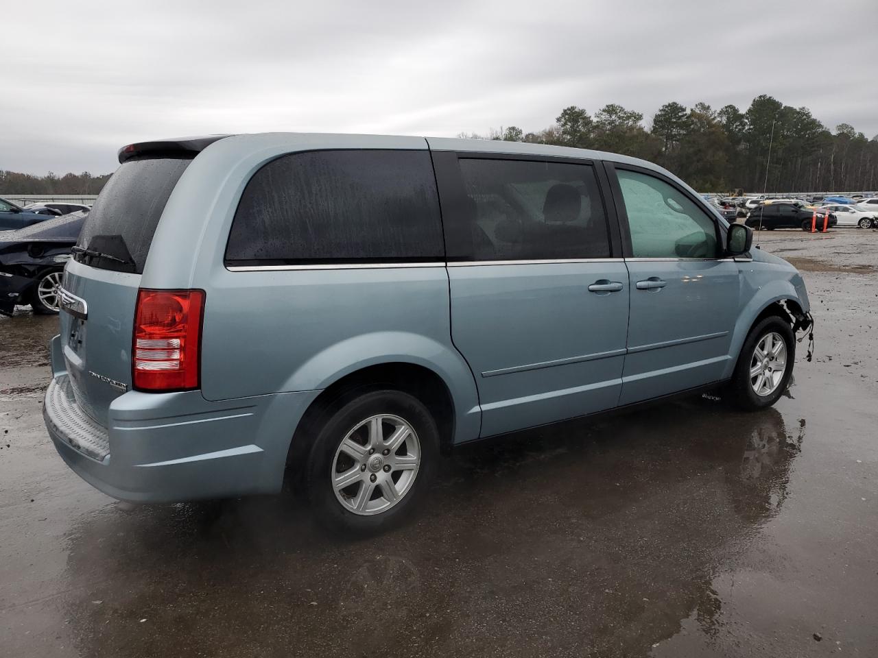 2010 Chrysler Town & Country - Image 3