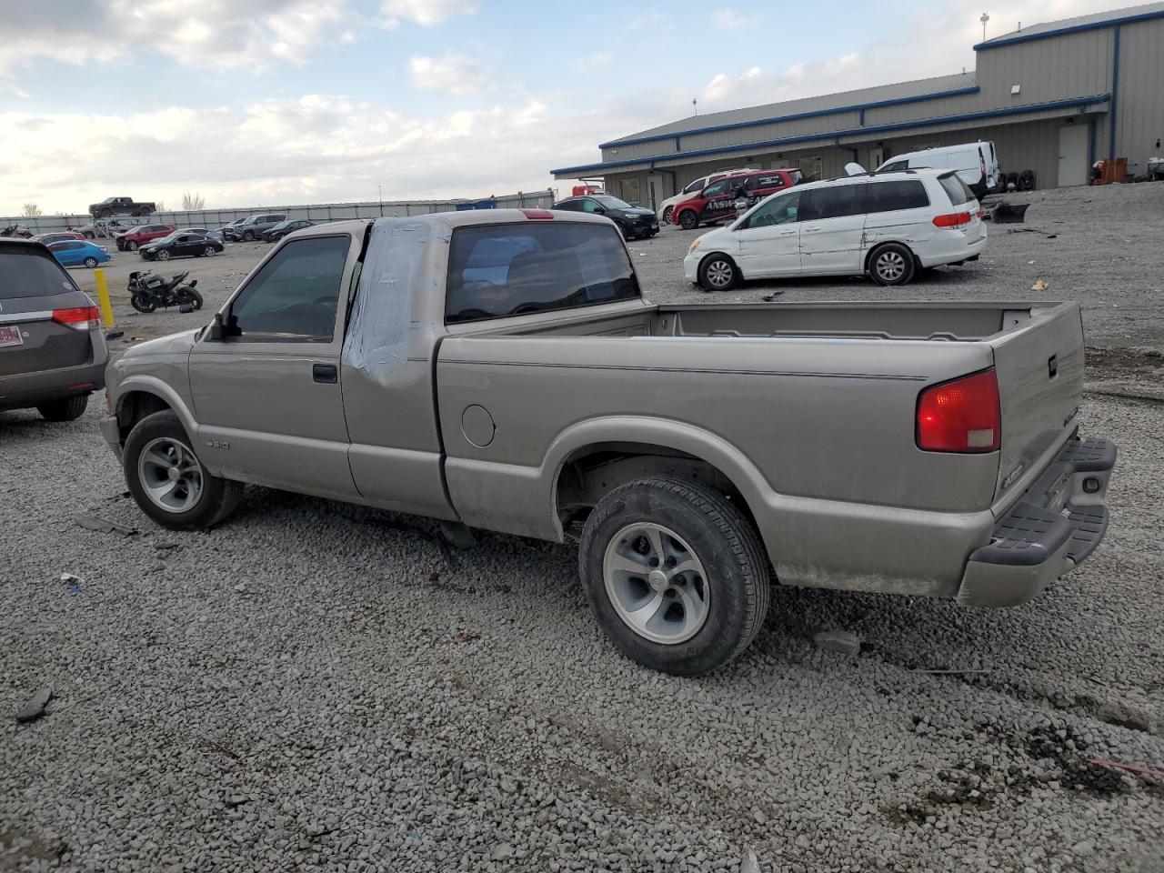 2001 Chevrolet S-10 Pickup - Image 2