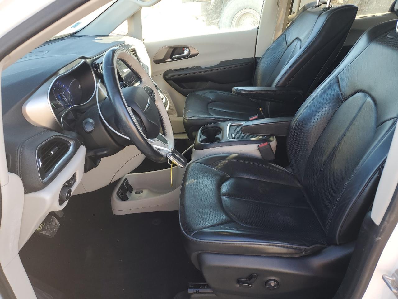 2018 Chrysler Pacifica - Image 7