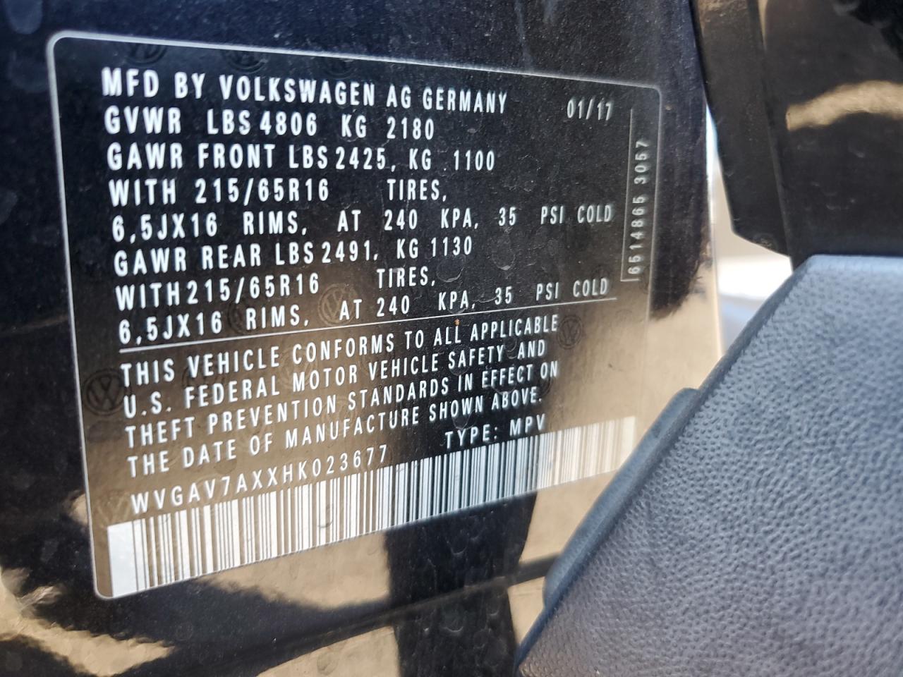 2017 Volkswagen Tiguan - Image 14