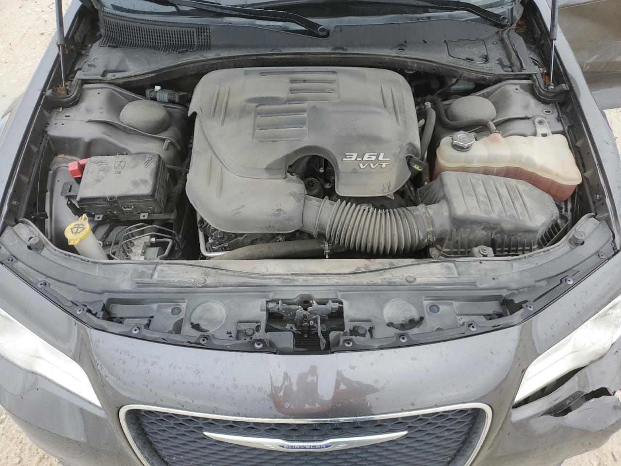 2020 Chrysler 300 - Image 12