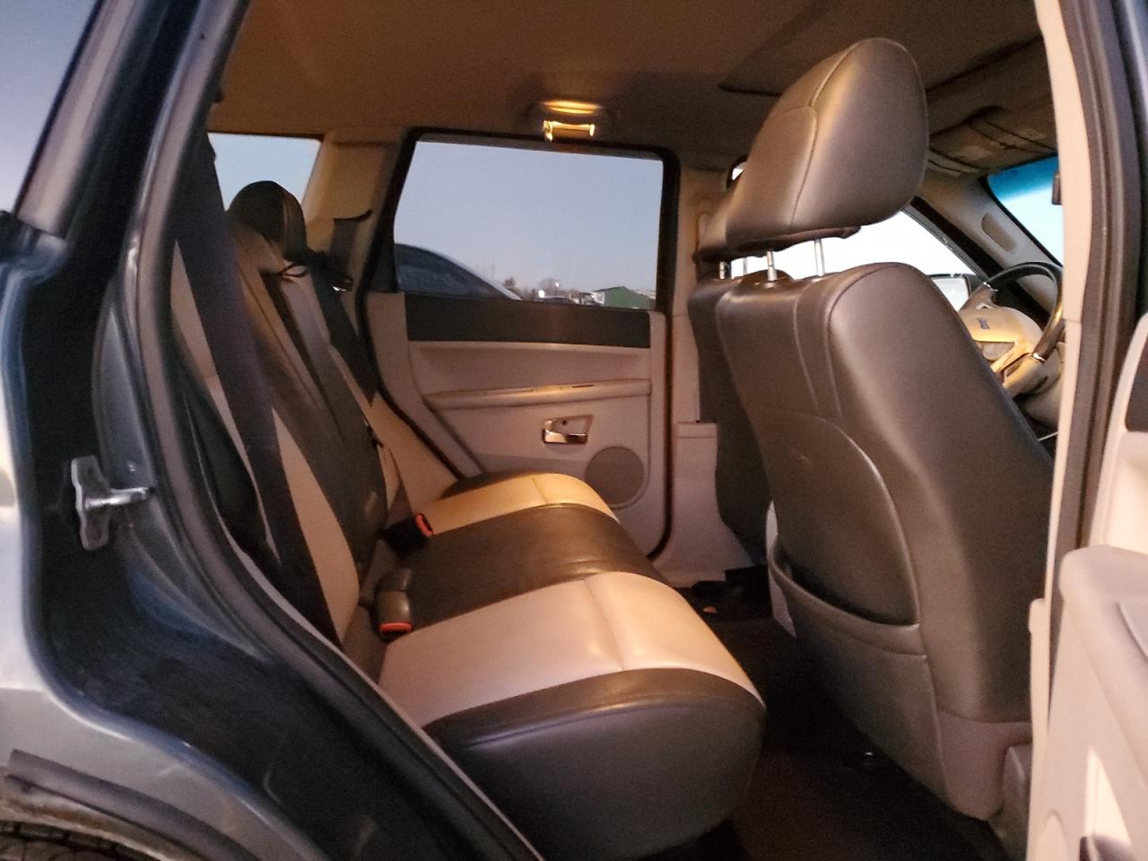 2008 Jeep Grand Cherokee - Image 11