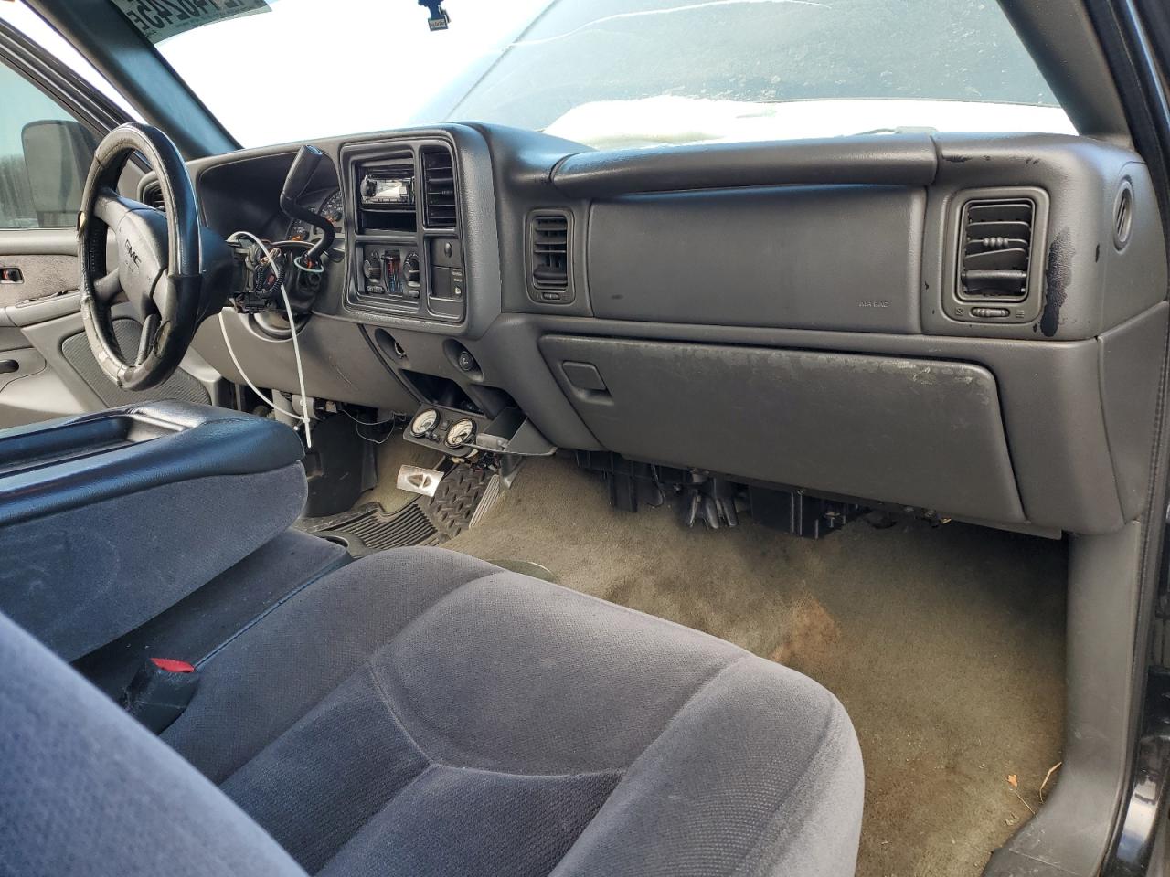 2003 GMC Sierra - Image 8