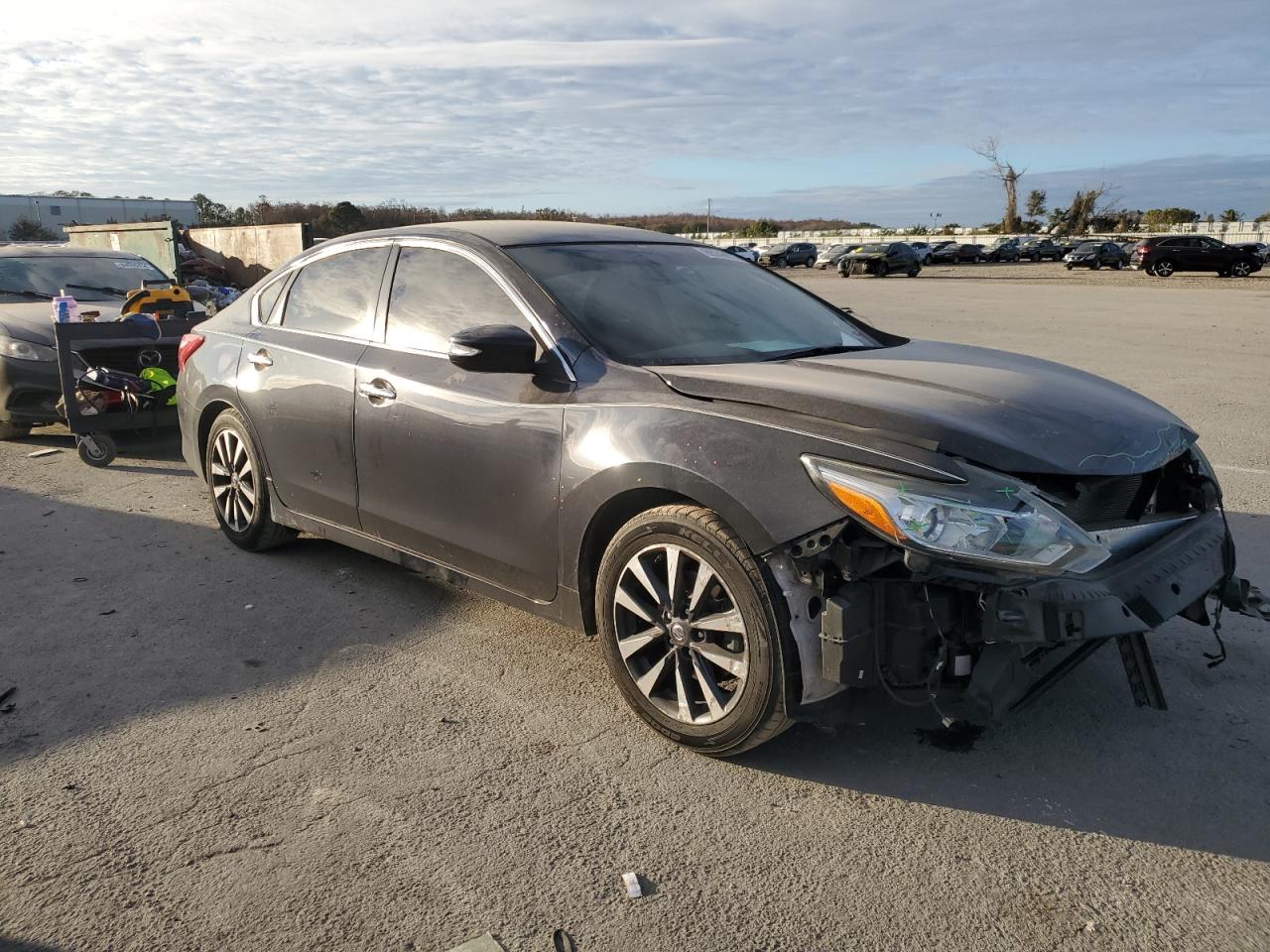 2016 Nissan Altima - Image 4