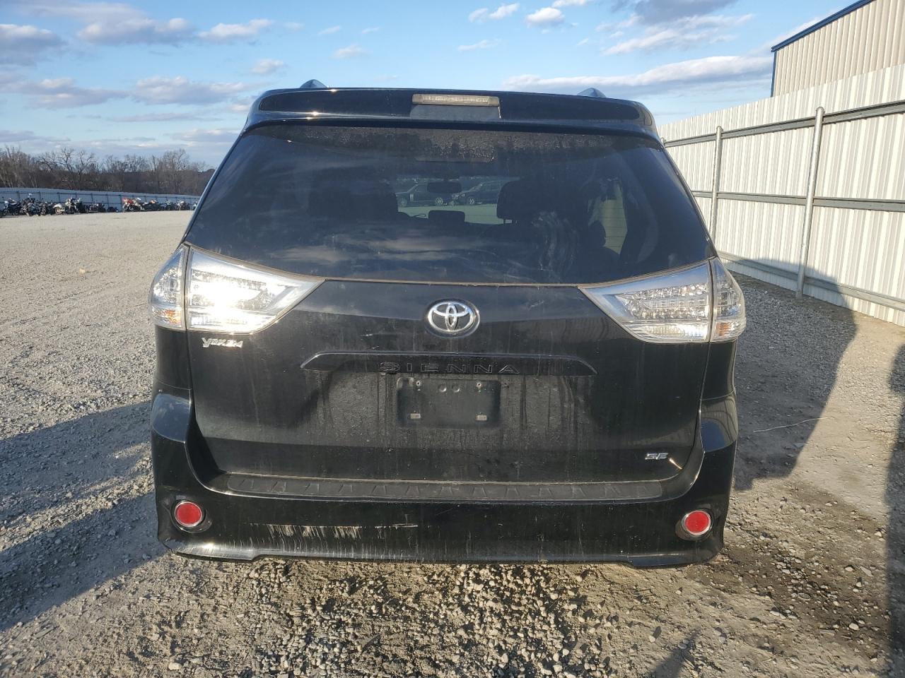 2015 Toyota Sienna - Image 6