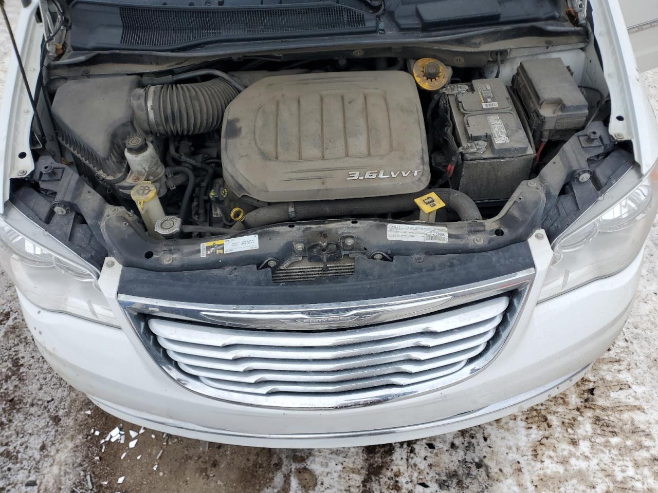 2016 Chrysler Town & Country - Image 12