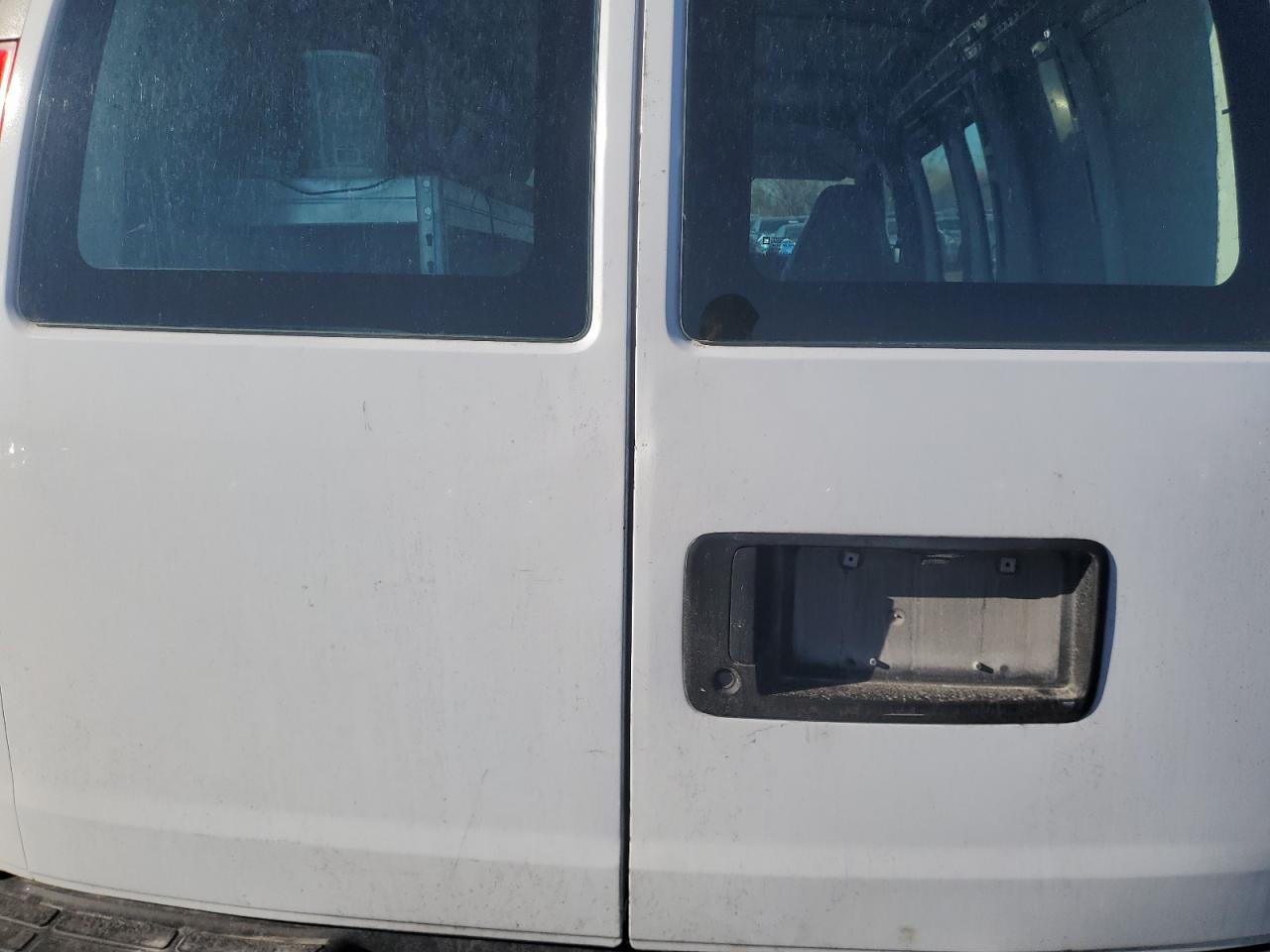 2009 Chevrolet Express - Image 10