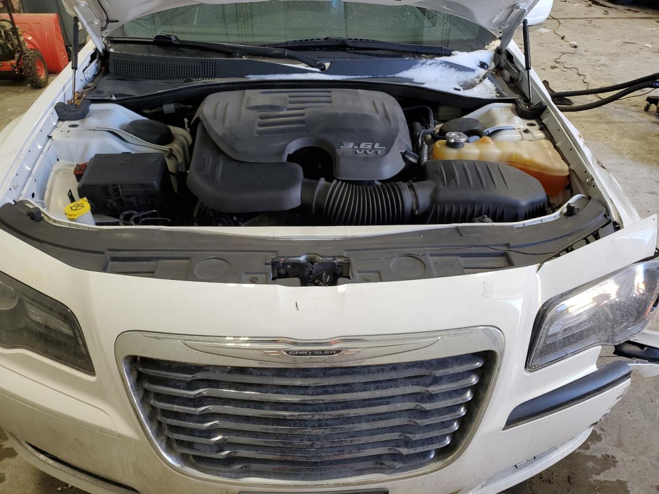2014 Chrysler 300 - Image 11