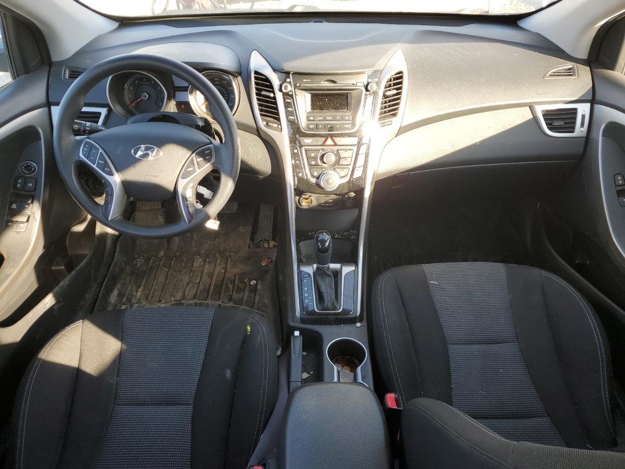 2016 Hyundai Elantra - Image 8