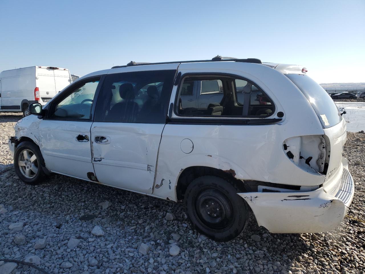 2005 Dodge Caravan - Image 2