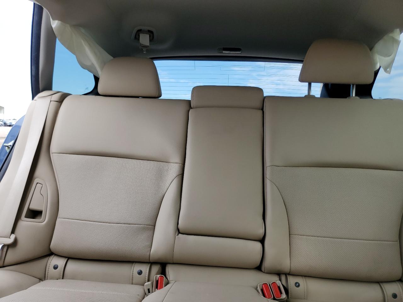 2015 Subaru Outback - Image 10