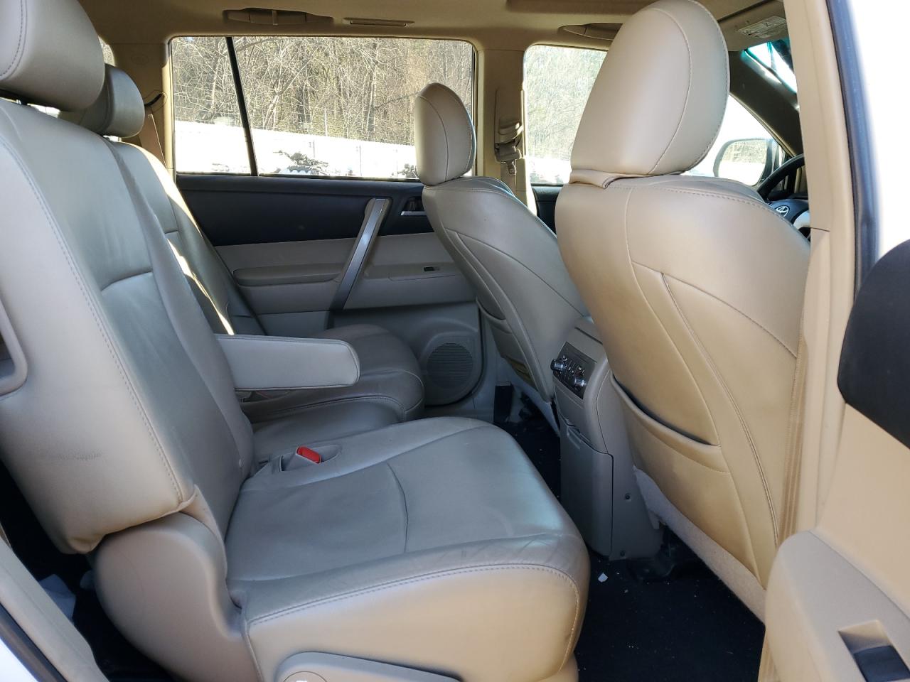 2012 Toyota Highlander - Image 11