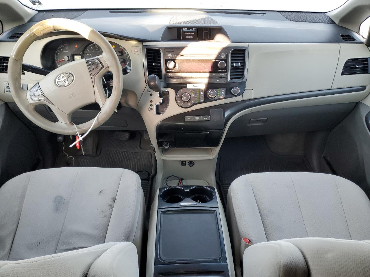 2012 Toyota Sienna - Image 8
