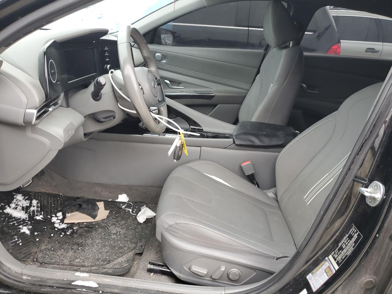 2022 Hyundai Elantra - Image 7