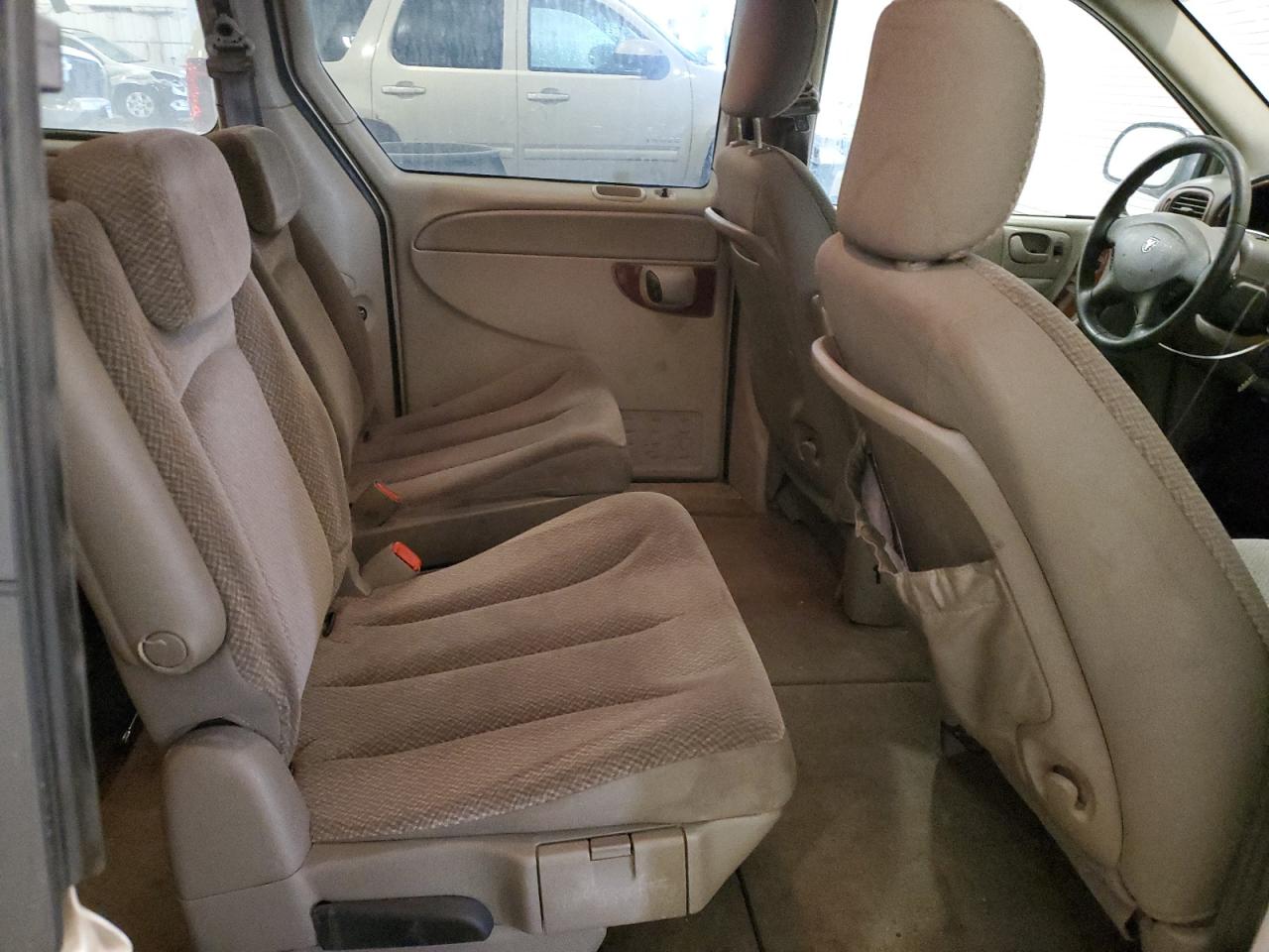 2005 Dodge Caravan - Image 11