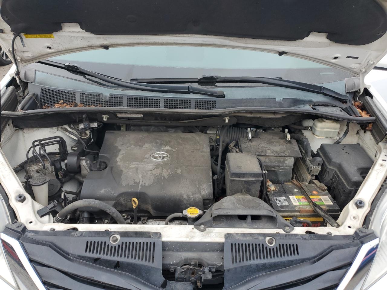 2014 Toyota Sienna - Image 11