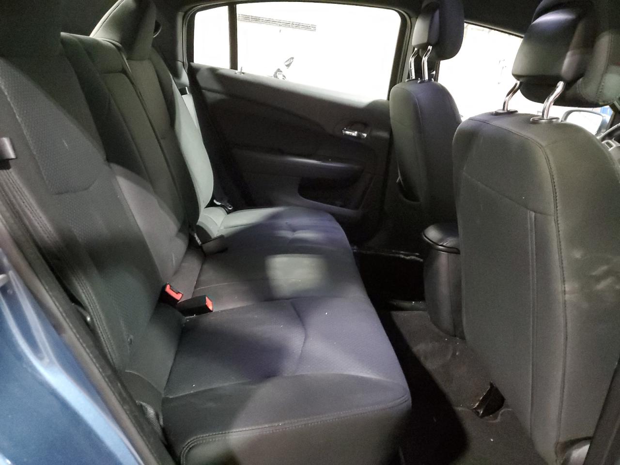 2011 Chrysler 200 - Image 10