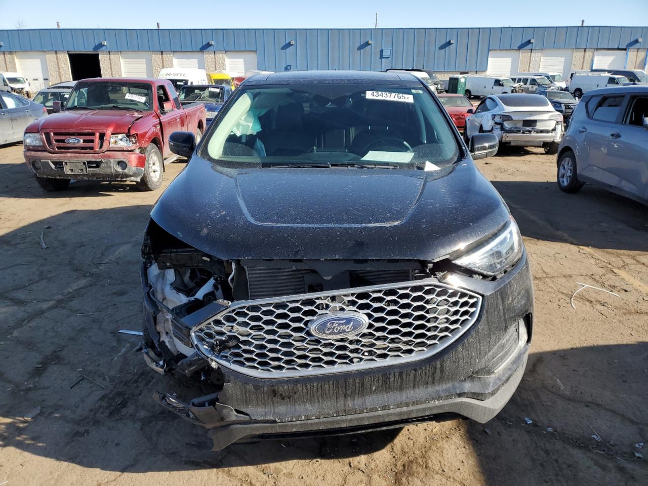 2023 Ford Edge - Image 5