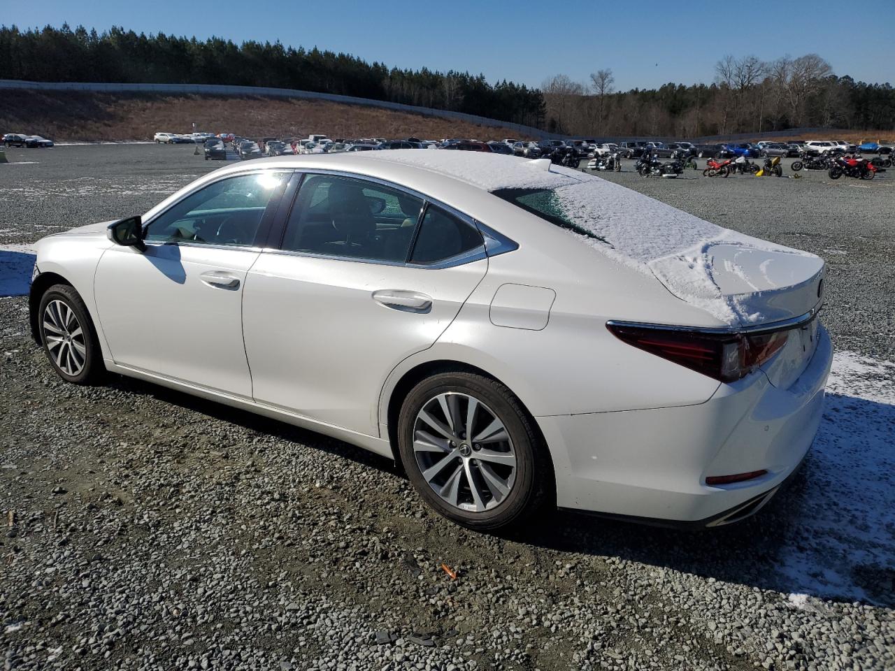 2021 Lexus ES - Image 2