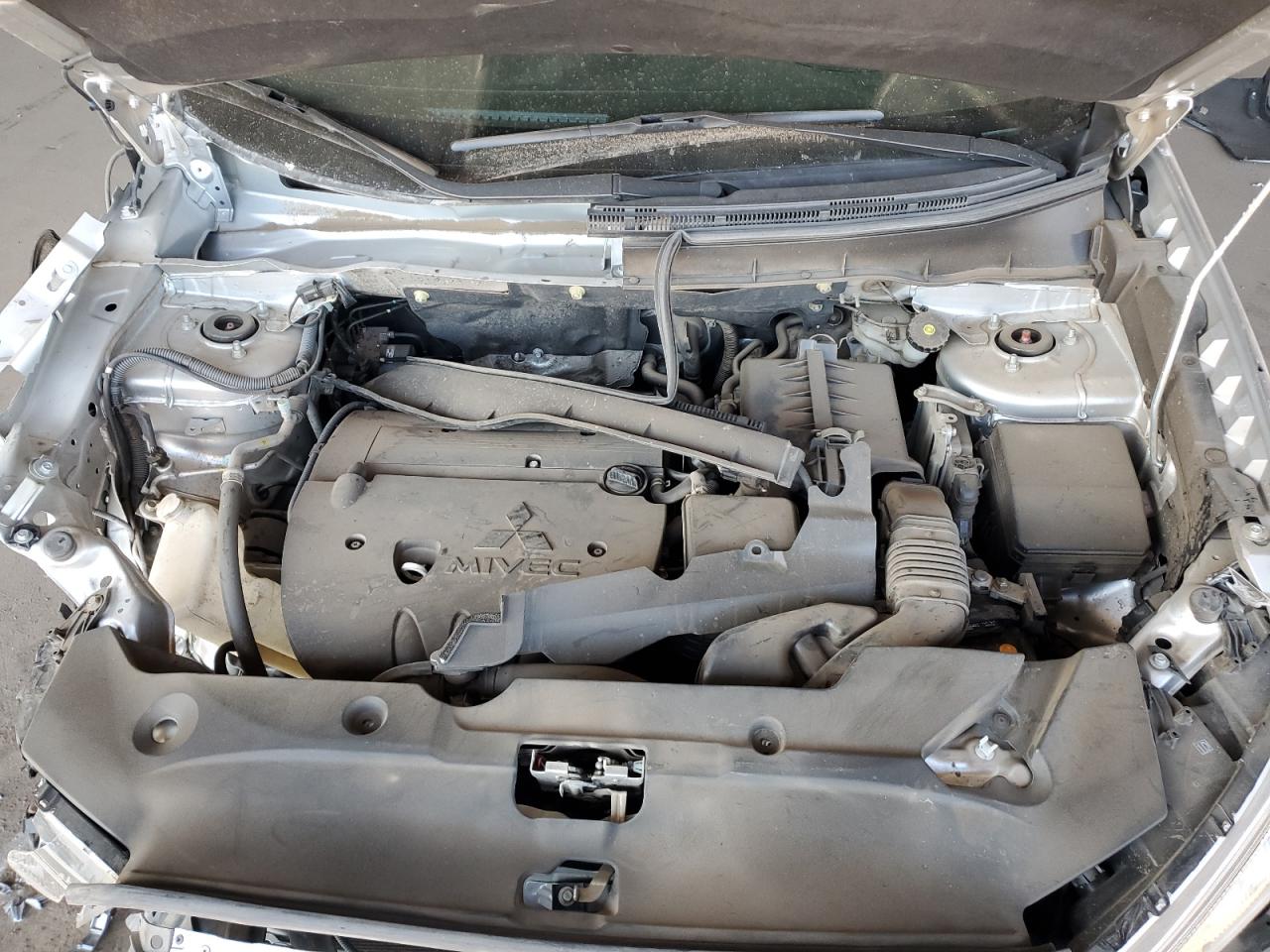 2018 Mitsubishi Outlander - Image 12