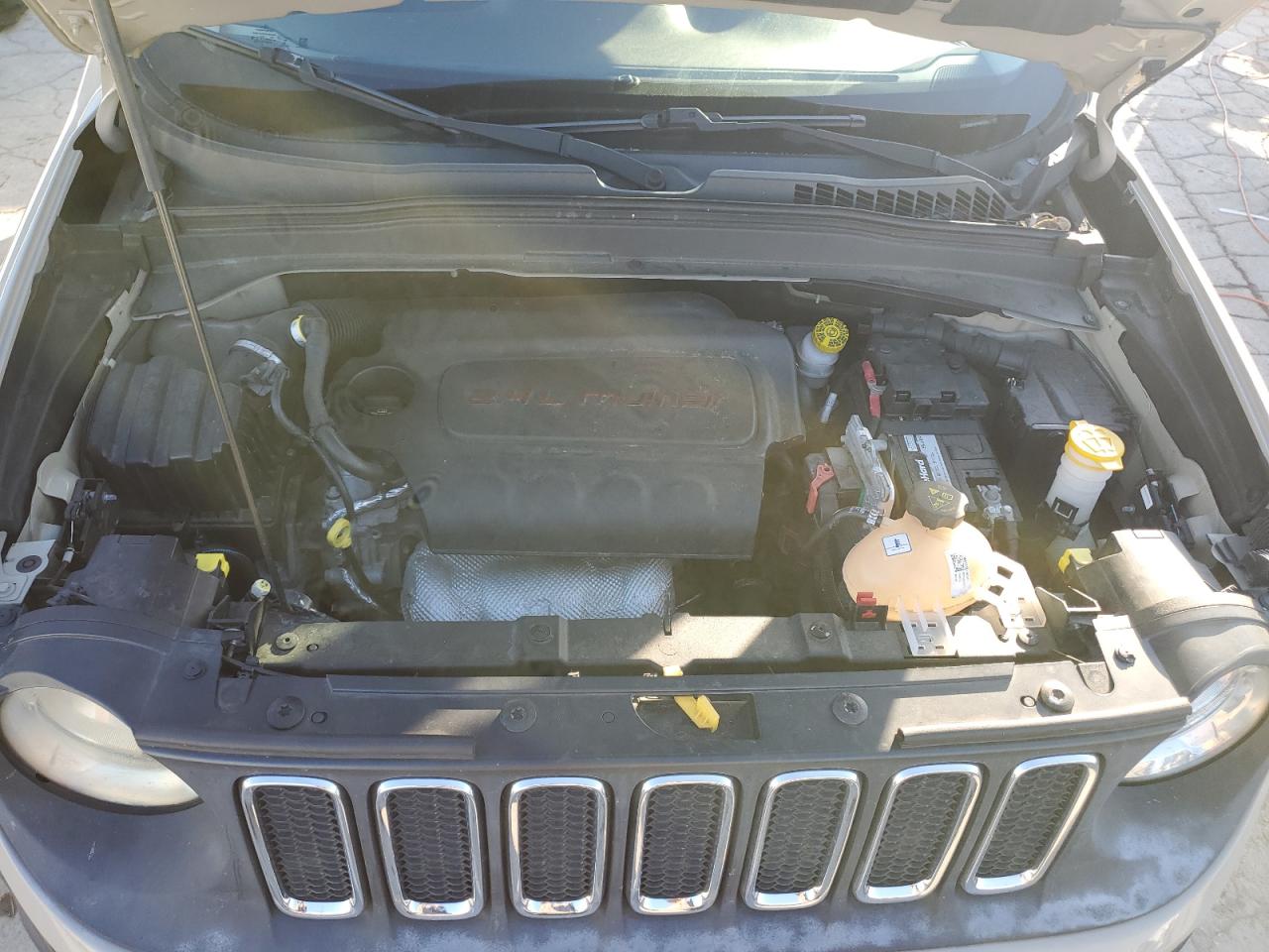 2015 Jeep Renegade - Image 12
