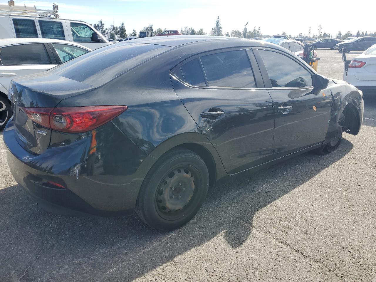 VIN 3MZBN1U77JM215863 2018 MAZDA 3 no.3