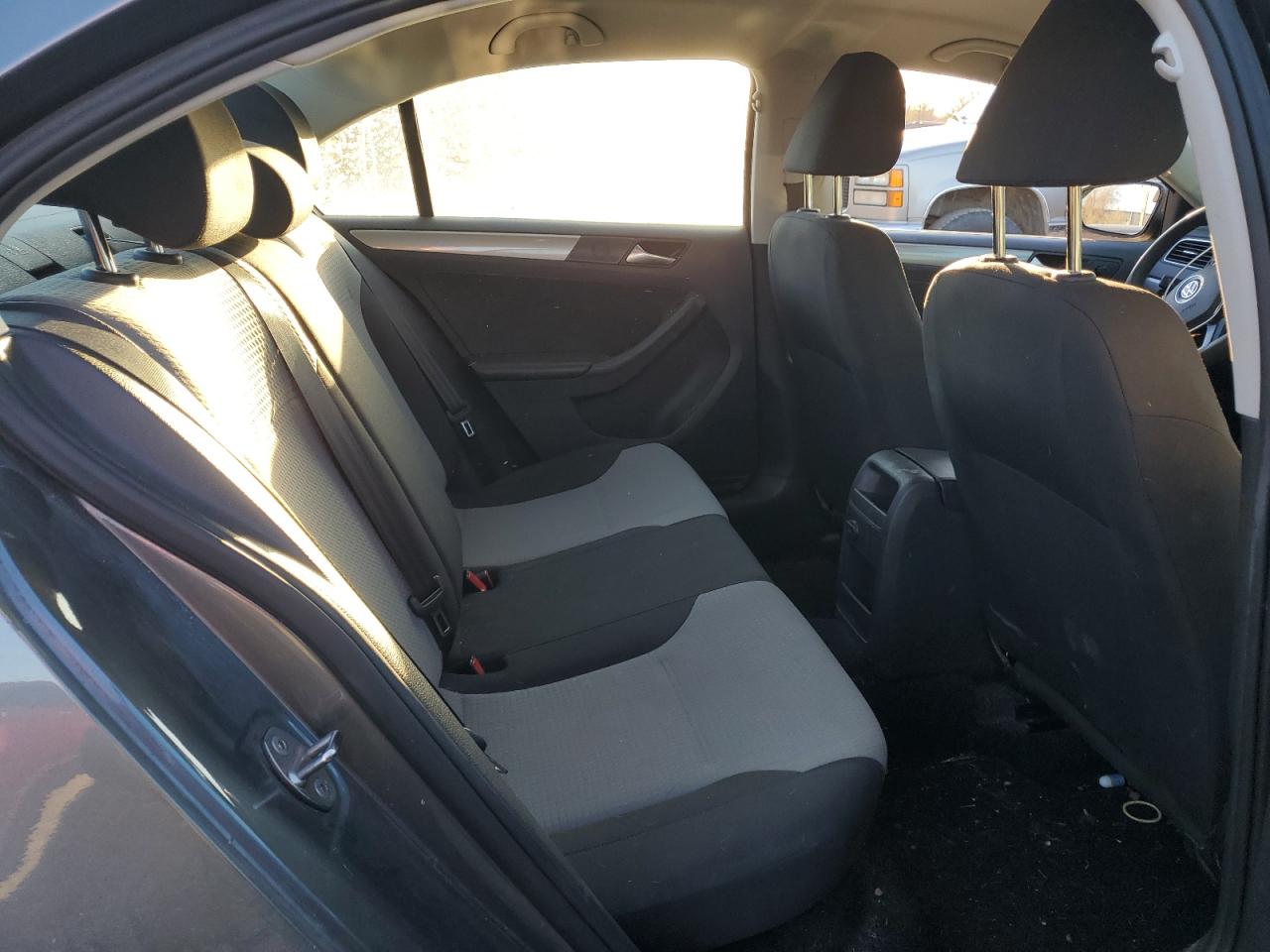 2017 Volkswagen Jetta - Image 11