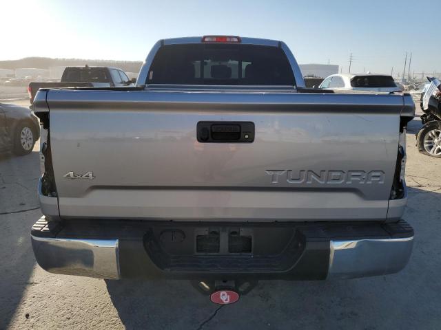  TOYOTA TUNDRA 2016 Серебристый
