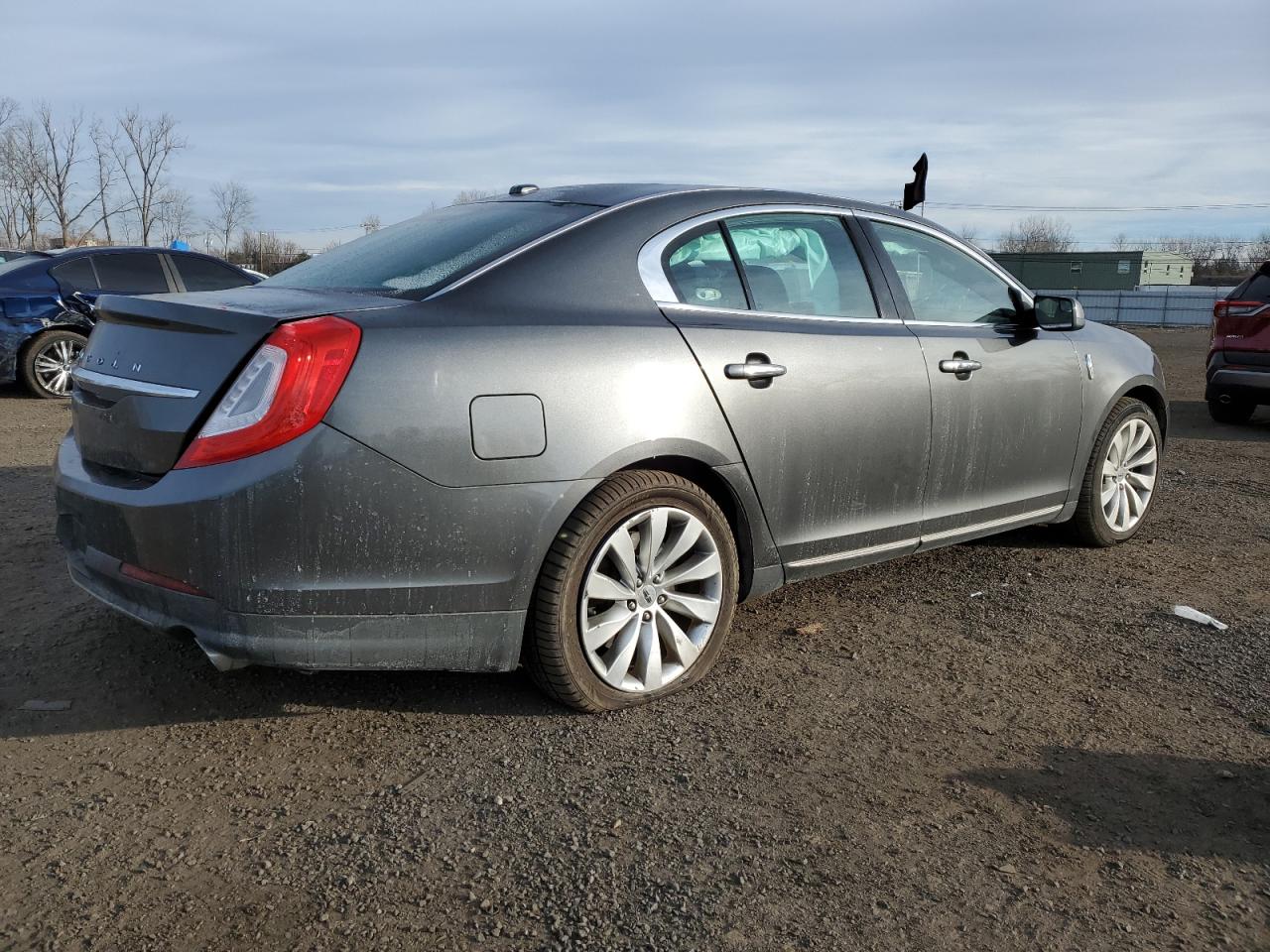 2016 Lincoln MKS - Image 3